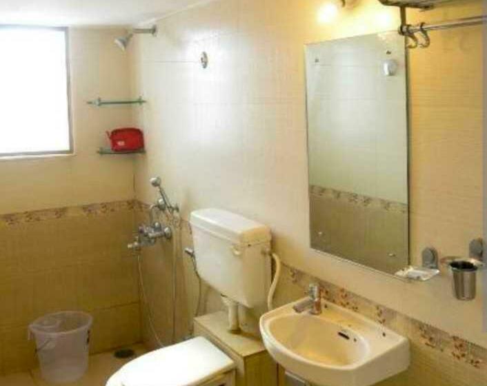 트리플 클래식 룸, Yuvraj Town