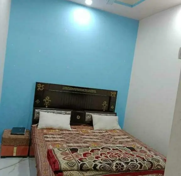 Classic Kolmen Hengen Huone, Yuvraj Town