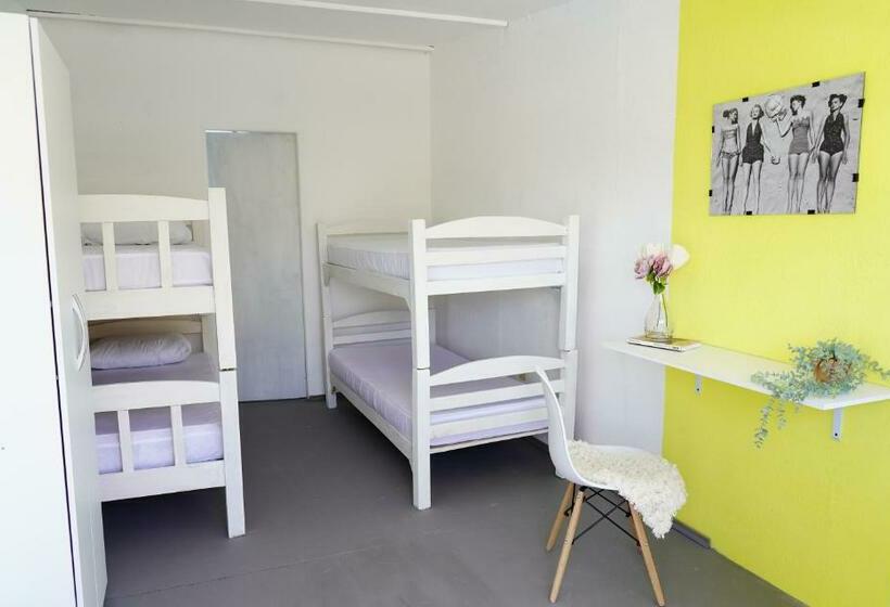 4인용 스탠다드 룸, Hué Hostel