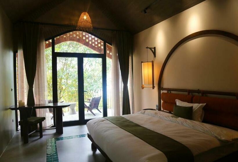 اتاق لوکس با بالکن, Maida Lodge