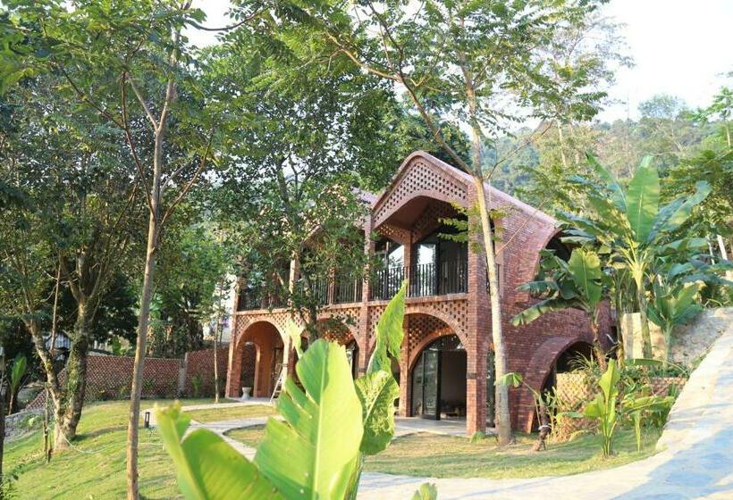 اتاق لوکس با بالکن, Maida Lodge