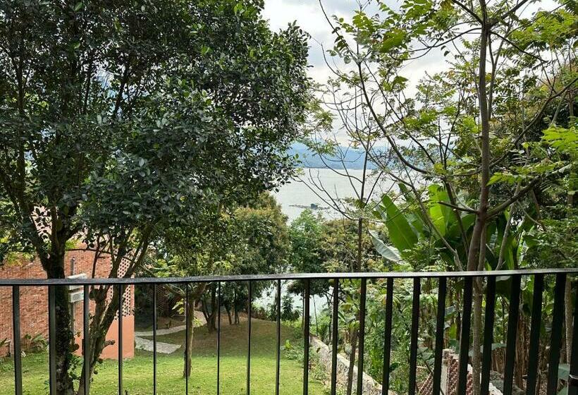 اتاق لوکس با بالکن, Maida Lodge