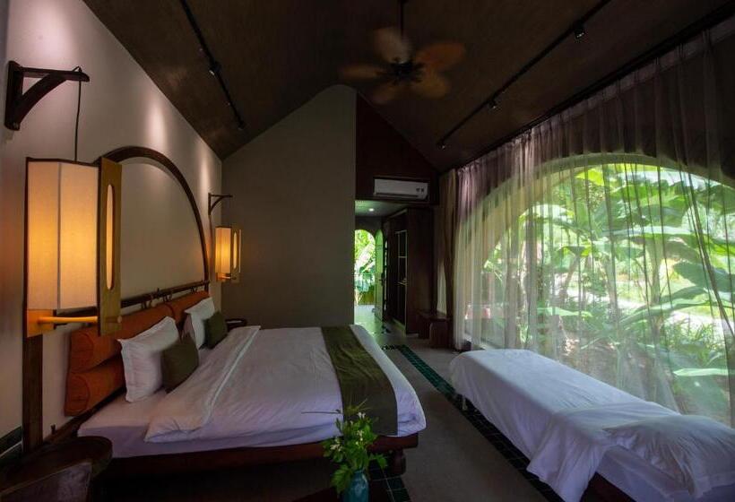 اتاق لوکس با بالکن, Maida Lodge