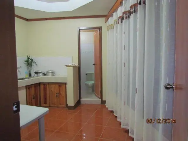 ルームシェアのワンベッド, Triple Js Inn Sagada