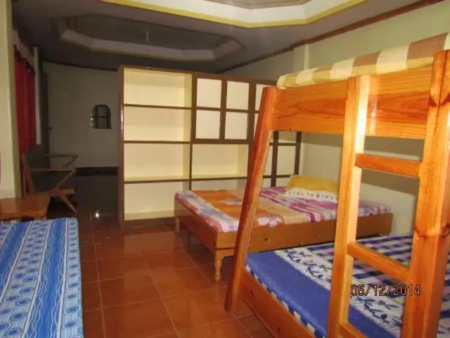 ルームシェアのワンベッド, Triple Js Inn Sagada