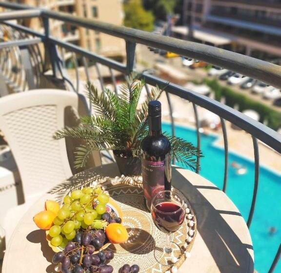 プールビュースタンダードステューディオ, Sunrise Studio Grenada