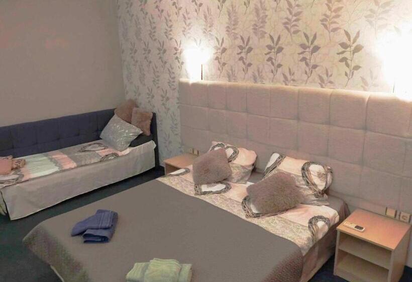 プールビュースタンダードステューディオ, Sunrise Studio Grenada