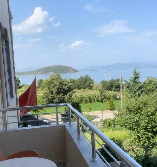 חדר משפחתי, Vila Toska