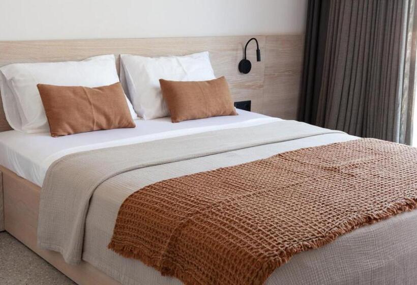 غرفة قياسية رباعية مزودة بشُرفة, Zaya çeşme Hotel & Beach