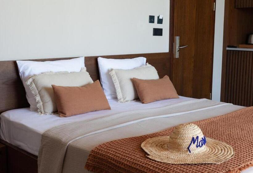 غرفة قياسية رباعية مزودة بشُرفة, Zaya çeşme Hotel & Beach