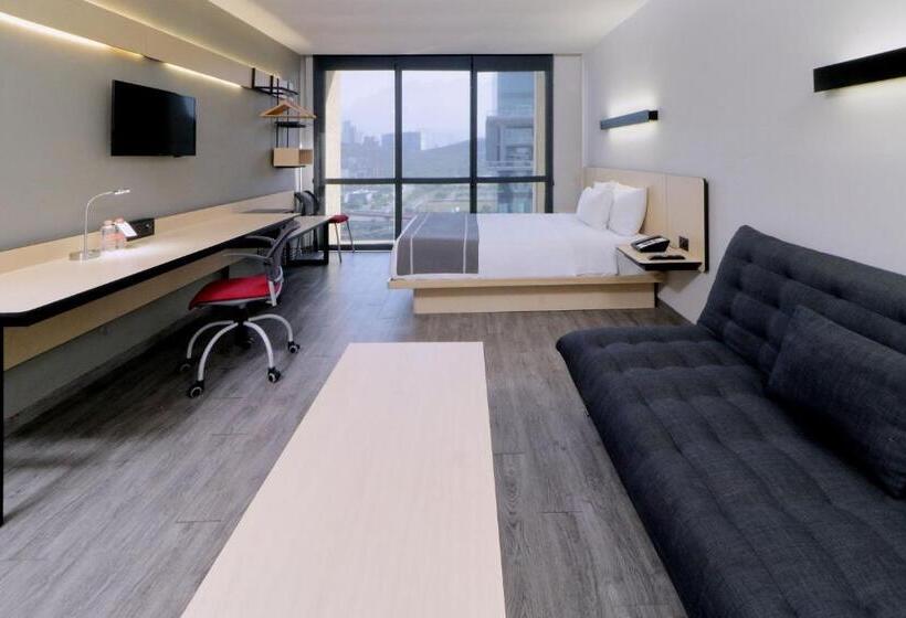 غرفة سوبيريور, City Express Plus By Marriott Monterrey Galerías