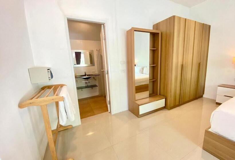 غرفة ديلوكس مطلة على حمام السباحة, Garden Home Kata