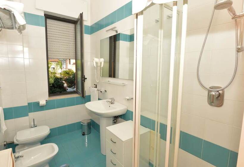 דירת חדר, Miramare Residence