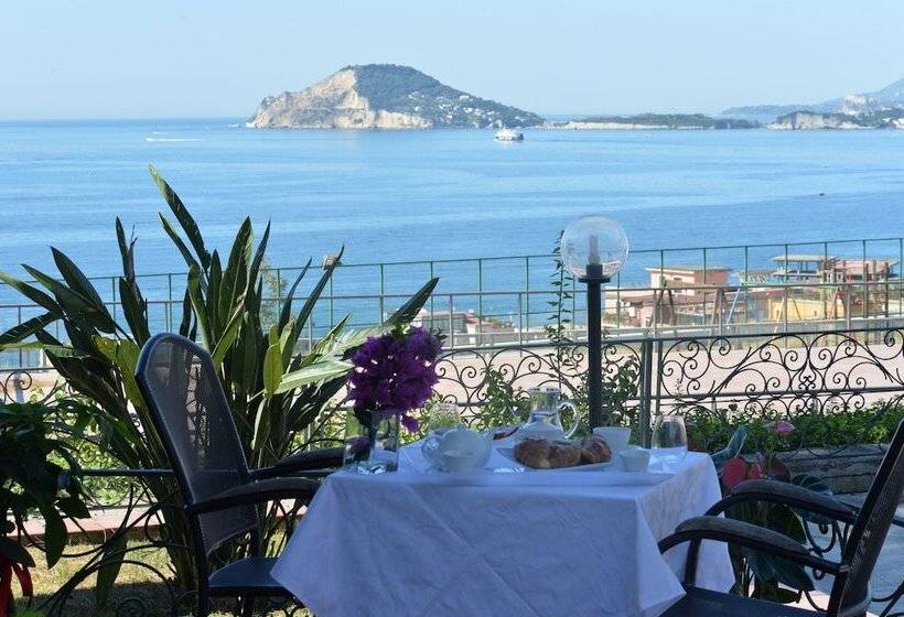 דירת חדר, Miramare Residence