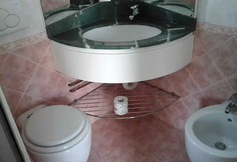 اتاق استاندارد یک نفره, Morchio Mhotelsgroup