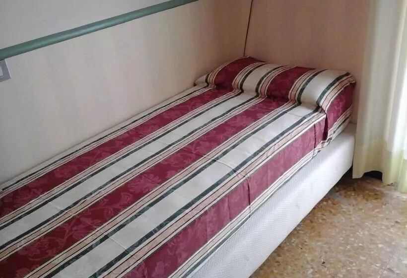 اتاق استاندارد یک نفره, Morchio Mhotelsgroup