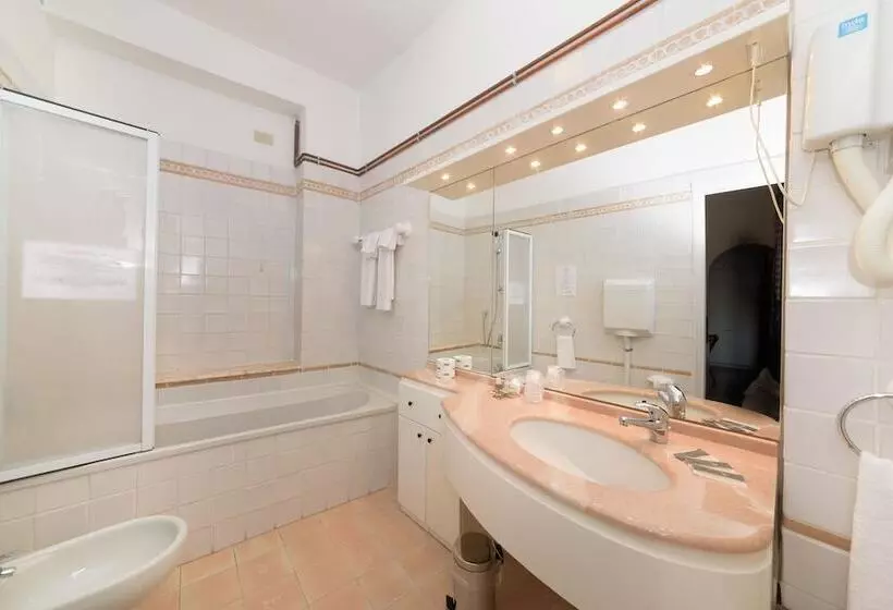 اتاق استاندارد سه نفره, Morchio Mhotelsgroup
