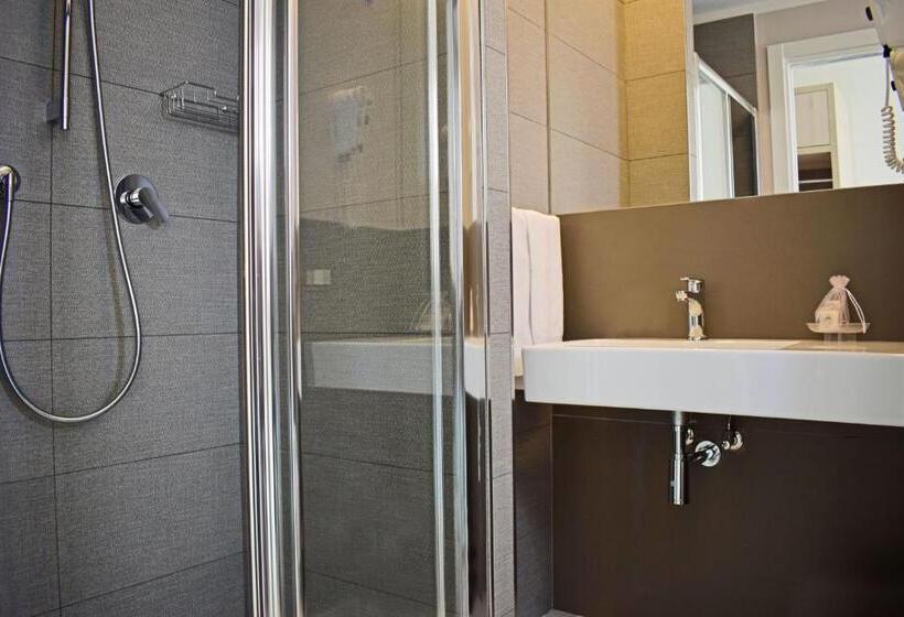 Quarto Triplo Estandar, Muccioli