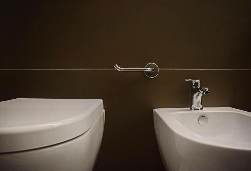 スタンダードトリプルルーム, Muccioli