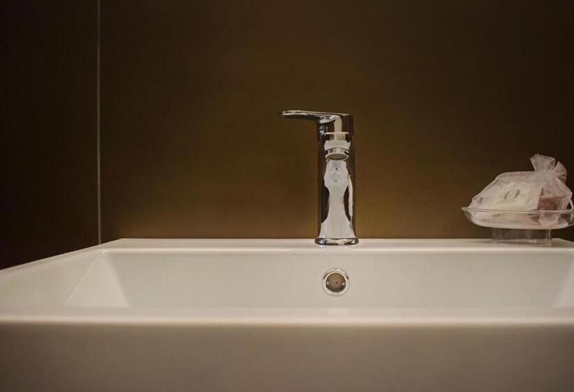 Quarto Estandar Individual, Muccioli