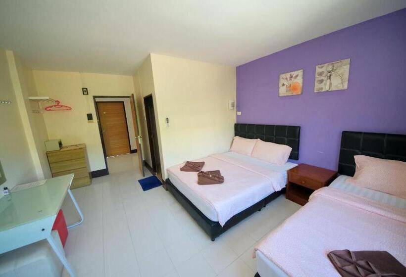 غرفة قياسية ثلاثية, Pineapple Guesthouse