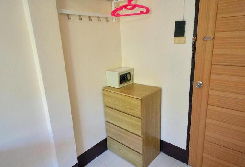 غرفة قياسية ثلاثية, Pineapple Guesthouse