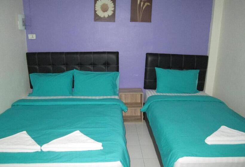 غرفة قياسية ثلاثية, Pineapple Guesthouse