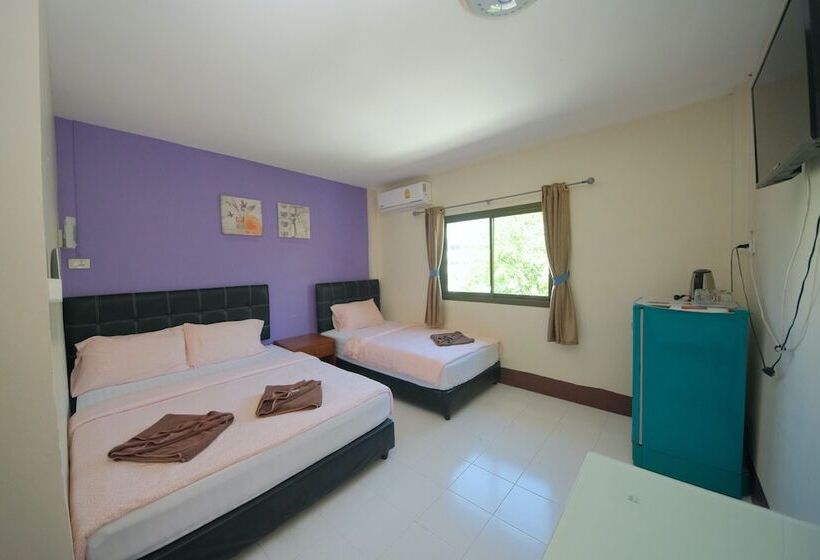 غرفة قياسية ثلاثية, Pineapple Guesthouse