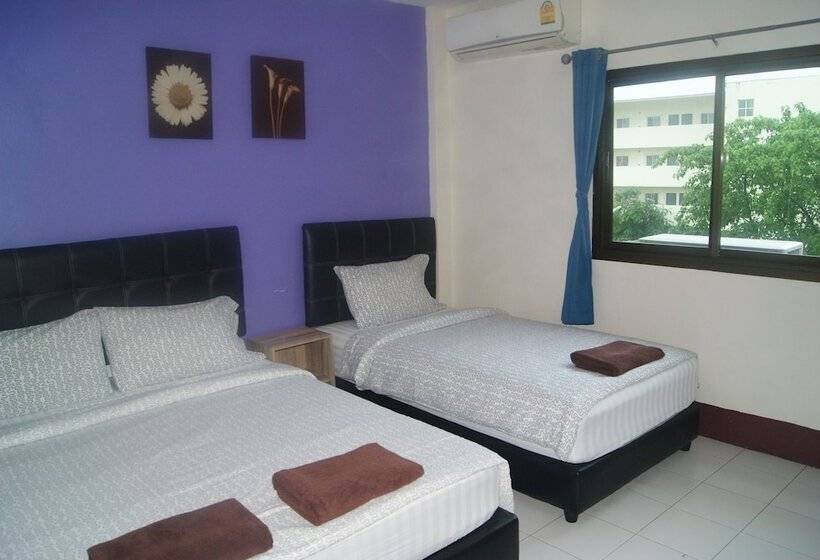 غرفة قياسية ثلاثية, Pineapple Guesthouse