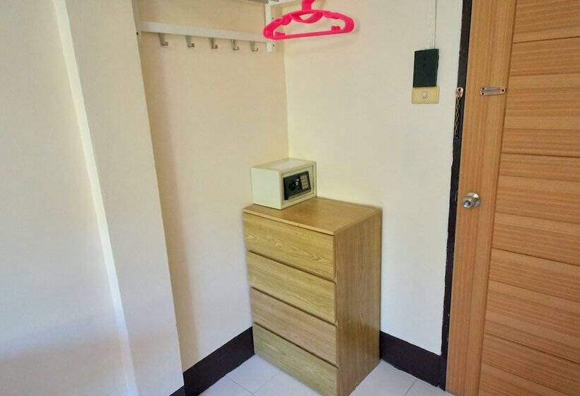 غرفة قياسية ثلاثية, Pineapple Guesthouse