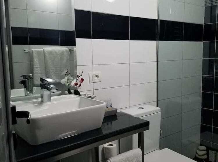 חדר משפחתי נוף לים, Relax Dhermi