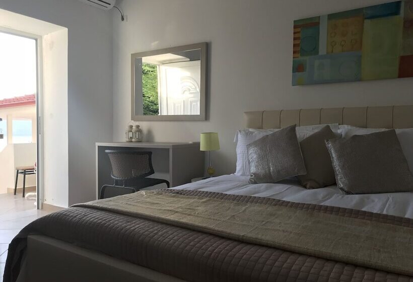 חדר משפחתי נוף לים, Relax Dhermi