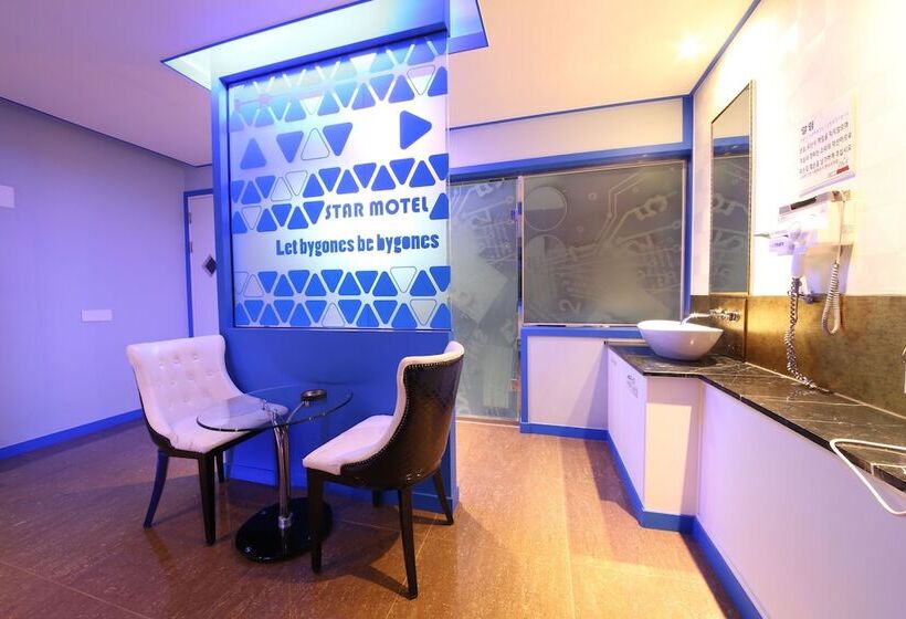 غرفة قياسية, Star Motel