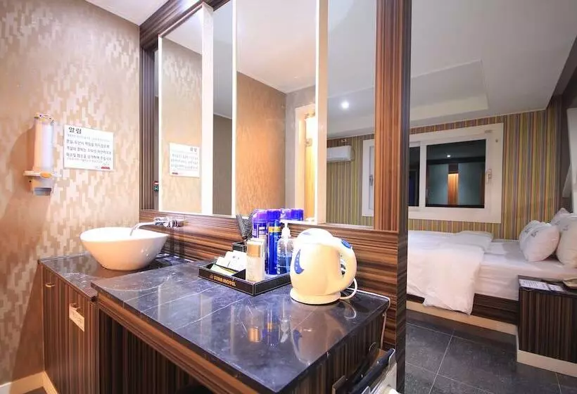 スーペリアールーム, Star Motel