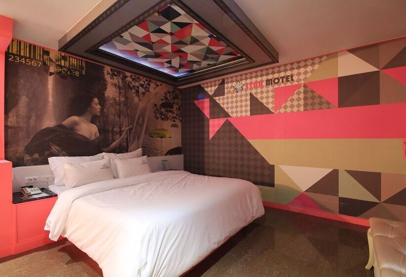 غرفة سوبيريور, Star Motel