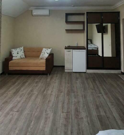 اتاق استاندارد سه تخته با بالکن, Konus