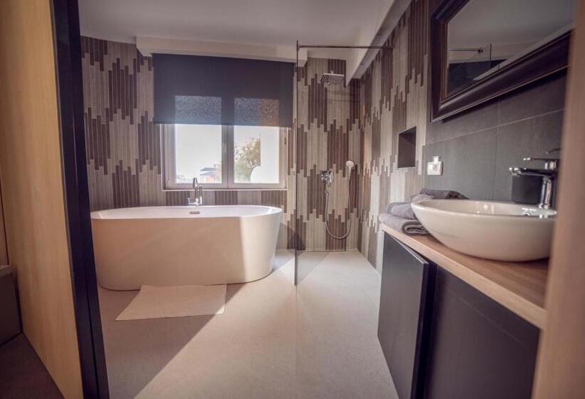 آپارتمان 1 خوابه, Szur Home