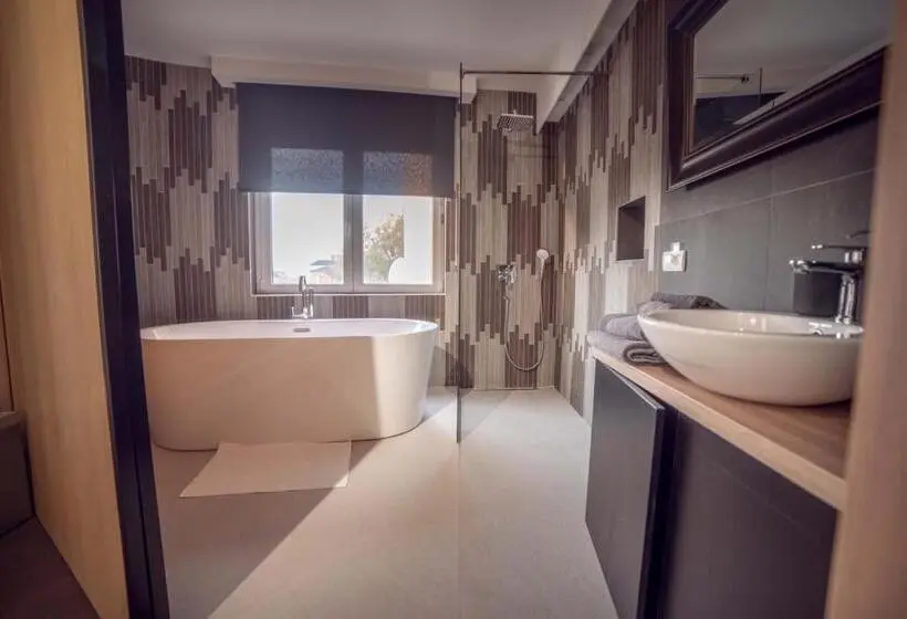 آپارتمان 1 خوابه, Szur Home