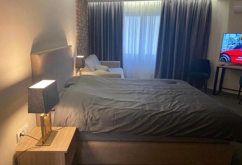 آپارتمان 1 خوابه, Szur Home