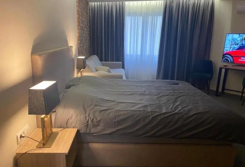 آپارتمان 1 خوابه, Szur Home