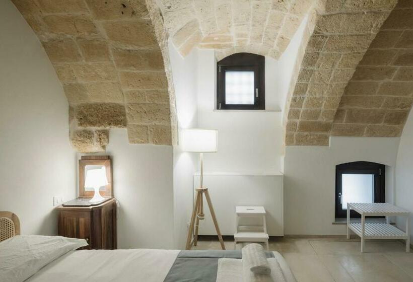 جناح عائلي, Clementia Guest House