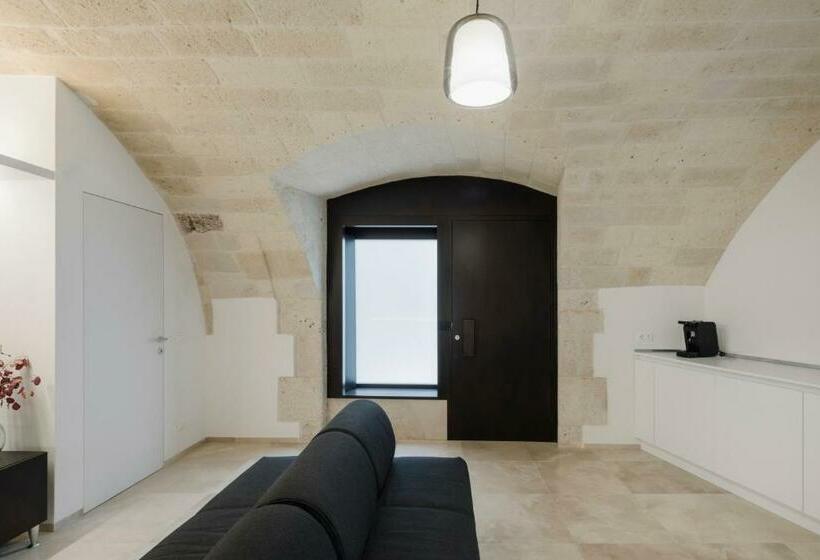 جناح عائلي, Clementia Guest House