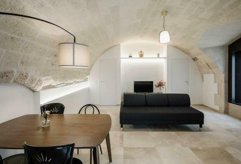 جناح عائلي, Clementia Guest House