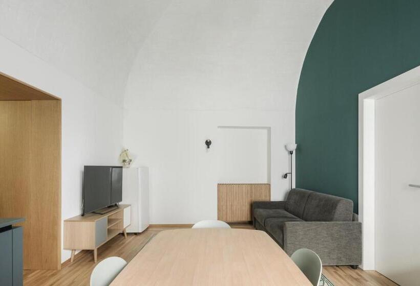 جناح عائلي, Clementia Guest House