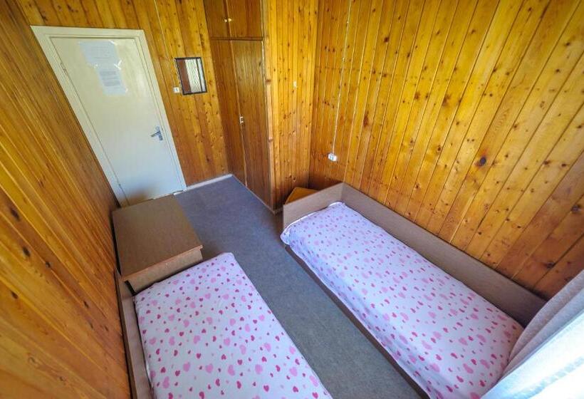 اتاق اکونومی, Nostalgija Pervalkoje