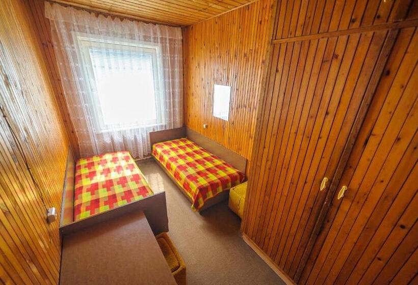 اتاق اکونومی, Nostalgija Pervalkoje