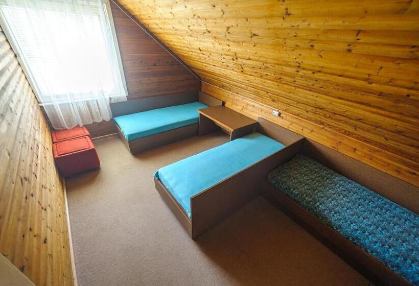 Economy Triple Room, Nostalgija Pervalkoje