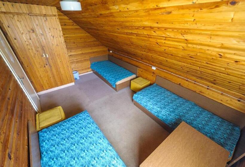 Economy Triple Room, Nostalgija Pervalkoje