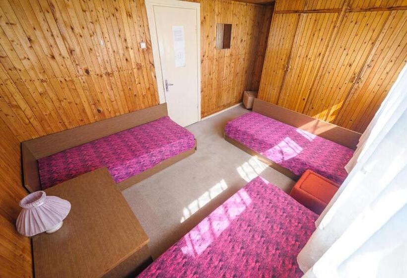 Economy Triple Room, Nostalgija Pervalkoje