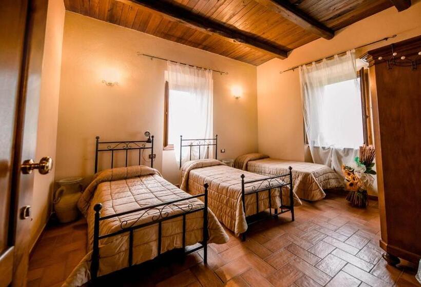 غرفة قياسية ثلاثية, Agriturismo La Sena